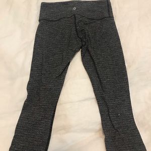 Lululemon crops. Size 6